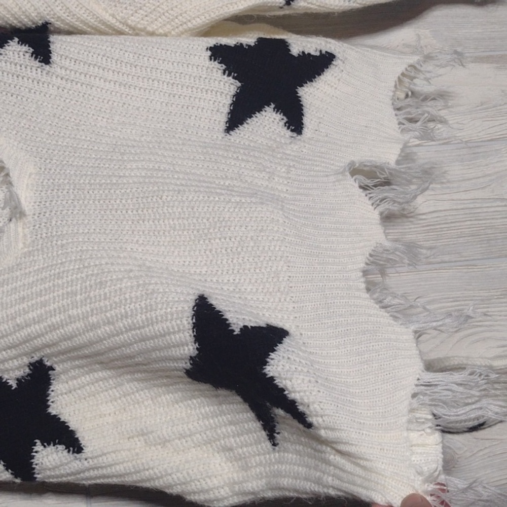 Oversized Star Sweater W/ Fringe! - Picture 7 of 15